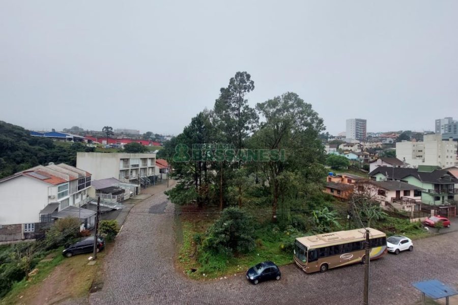 Apartamento com 82m², 2 dormitórios, 2 vagas, no bairro Kayser em Caxias do Sul para Comprar