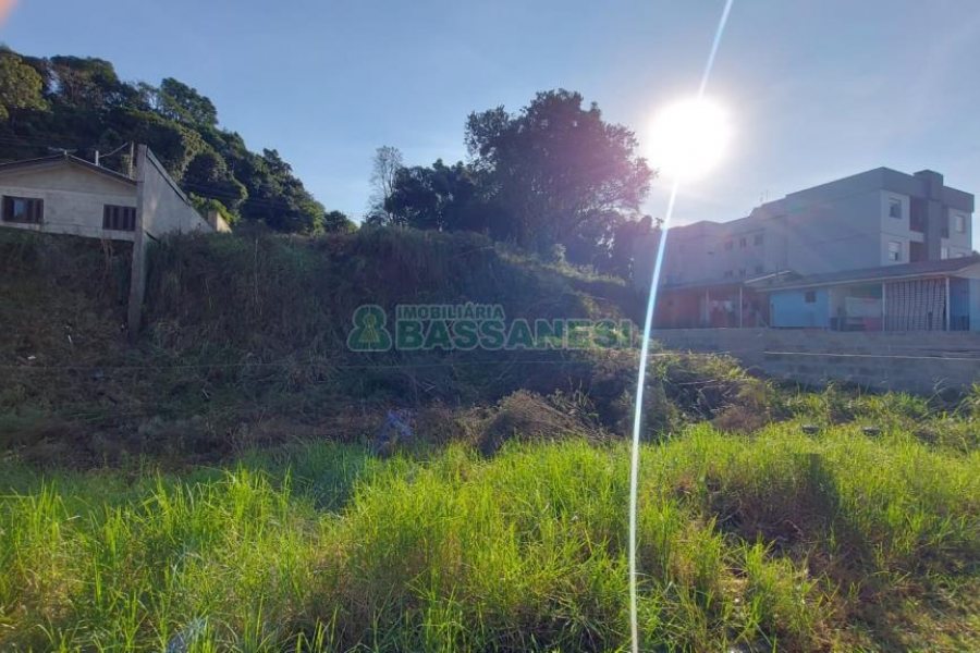 Terreno com 394m², no bairro Charqueadas em Caxias do Sul para Comprar