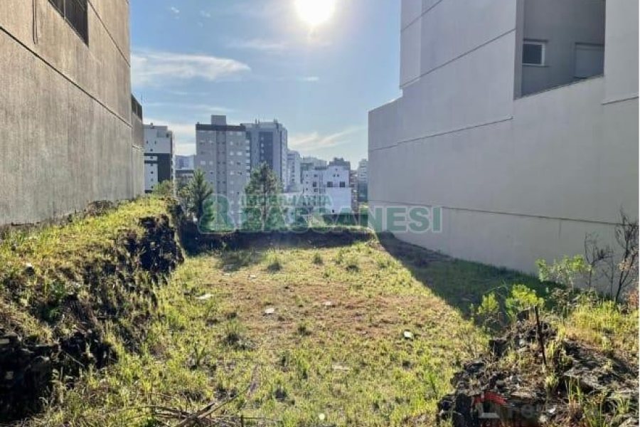 Terreno com 405m², no bairro Sanvitto em Caxias do Sul para Comprar