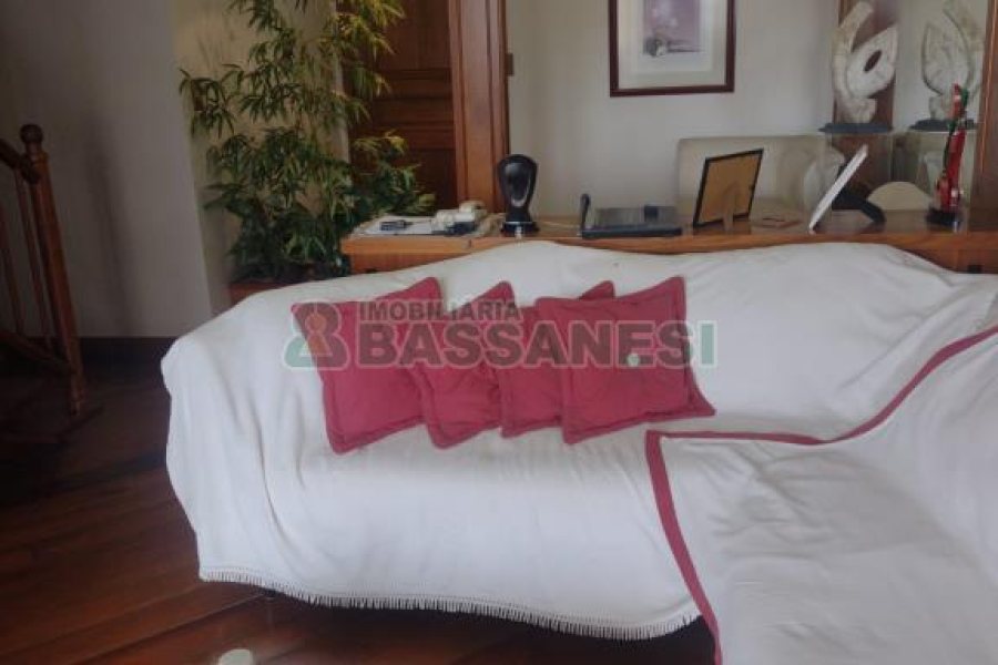 Apartamento com 259m², 4 dormitórios, 2 vagas, no bairro Pio X em Caxias do Sul para Comprar