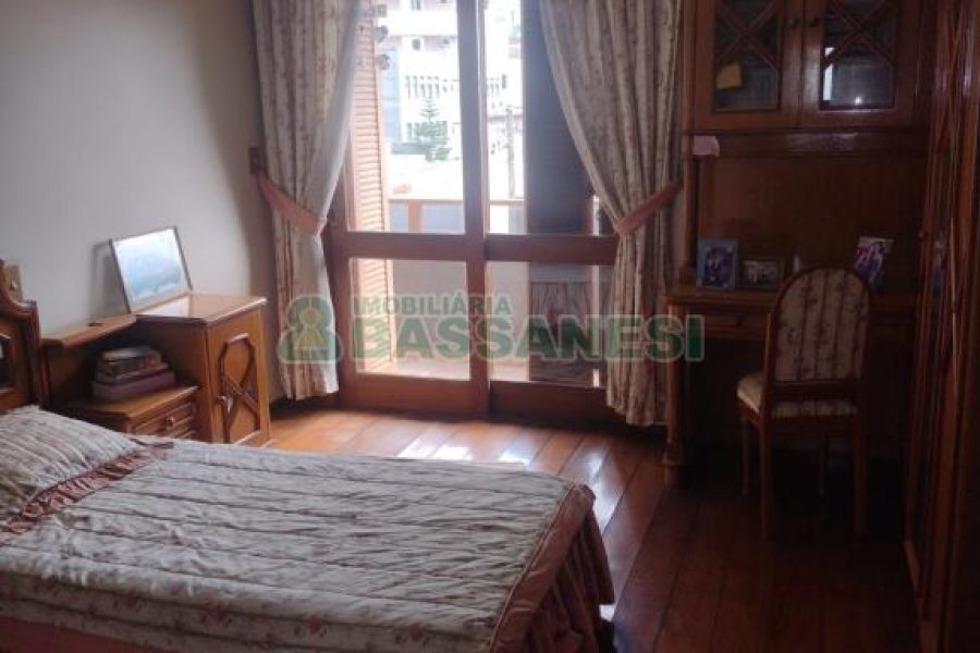 Apartamento com 259m², 4 dormitórios, 2 vagas, no bairro Pio X em Caxias do Sul para Comprar