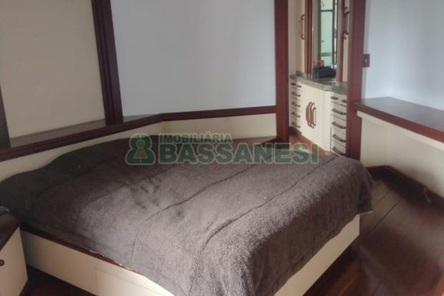 Apartamento com 259m², 4 dormitórios, 2 vagas, no bairro Pio X em Caxias do Sul para Comprar