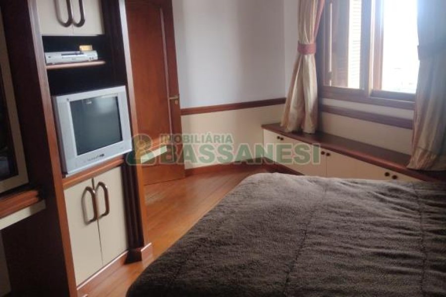 Apartamento com 259m², 4 dormitórios, 2 vagas, no bairro Pio X em Caxias do Sul para Comprar