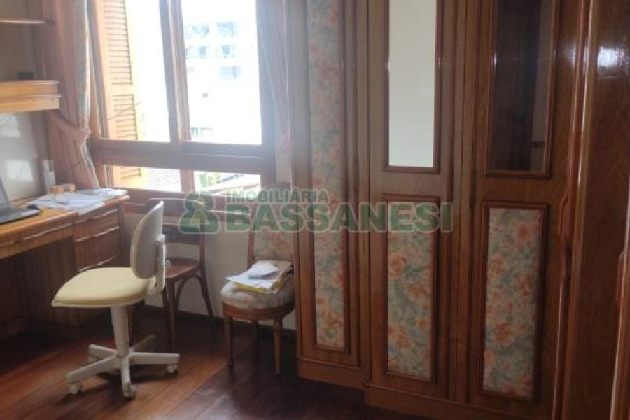 Apartamento com 259m², 4 dormitórios, 2 vagas, no bairro Pio X em Caxias do Sul para Comprar