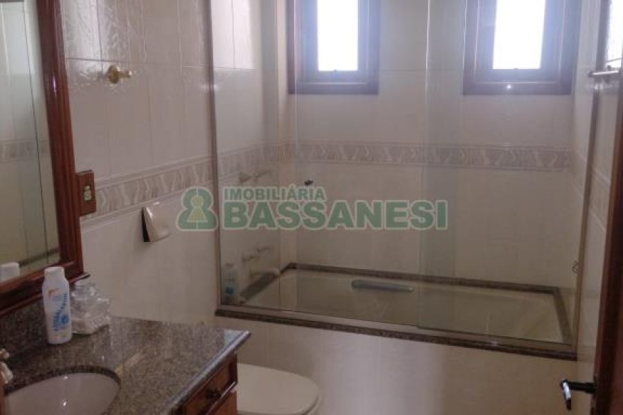 Apartamento com 259m², 4 dormitórios, 2 vagas, no bairro Pio X em Caxias do Sul para Comprar