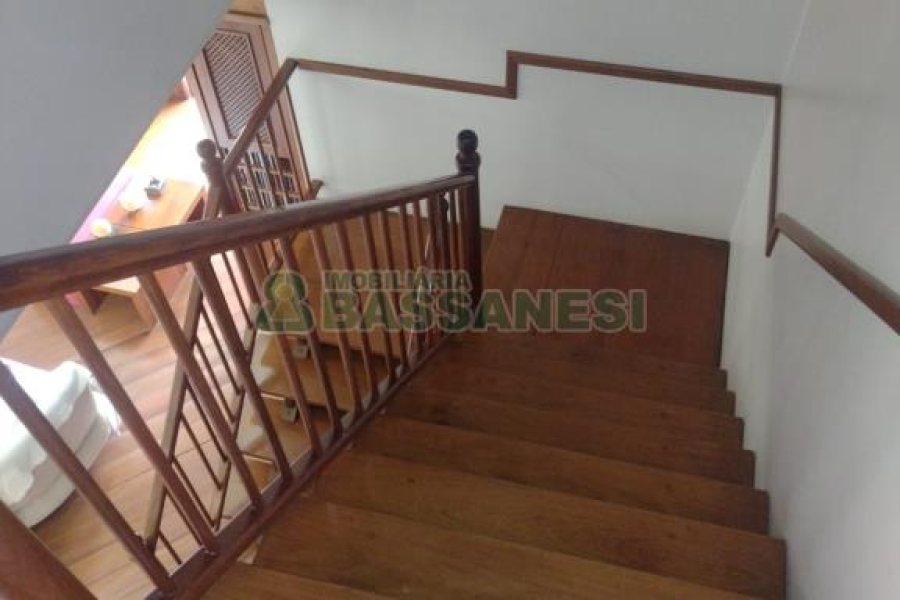 Apartamento com 259m², 4 dormitórios, 2 vagas, no bairro Pio X em Caxias do Sul para Comprar