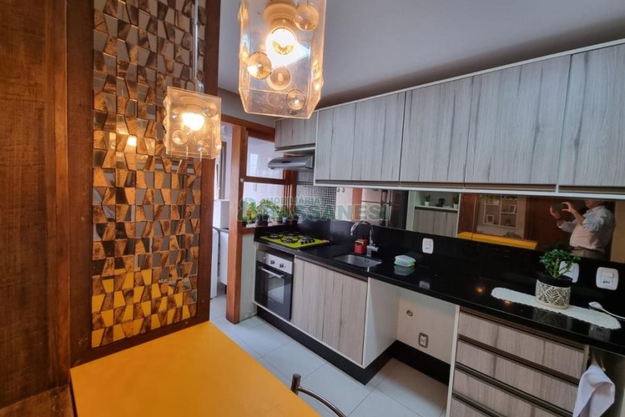 Apartamento com 63m², 2 dormitórios, 1 vaga, no bairro Marechal Floriano em Caxias do Sul para Comprar