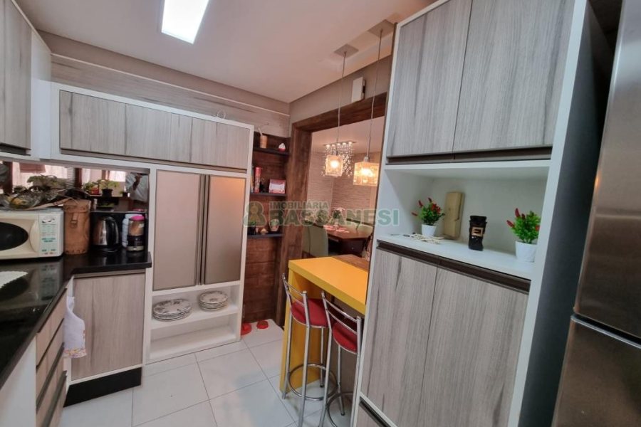 Apartamento com 63m², 2 dormitórios, 1 vaga, no bairro Marechal Floriano em Caxias do Sul para Comprar