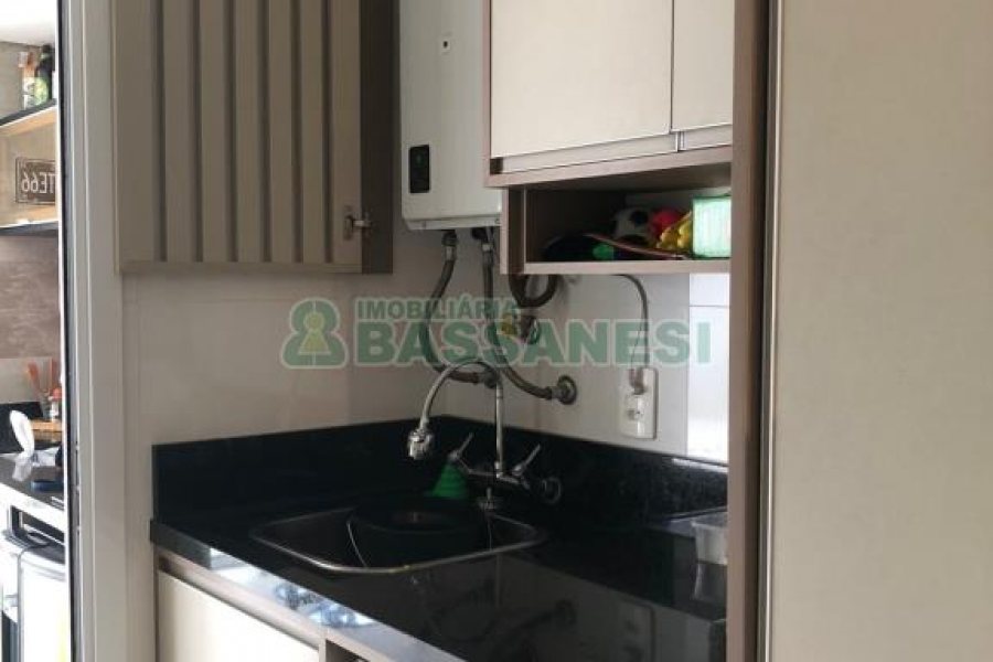 Apto Mobiliado com 90m², 2 dormitórios, 3 vagas, no bairro Charqueadas em Caxias do Sul para Alugar