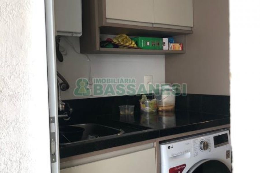 Apto Mobiliado com 90m², 2 dormitórios, 3 vagas, no bairro Charqueadas em Caxias do Sul para Alugar