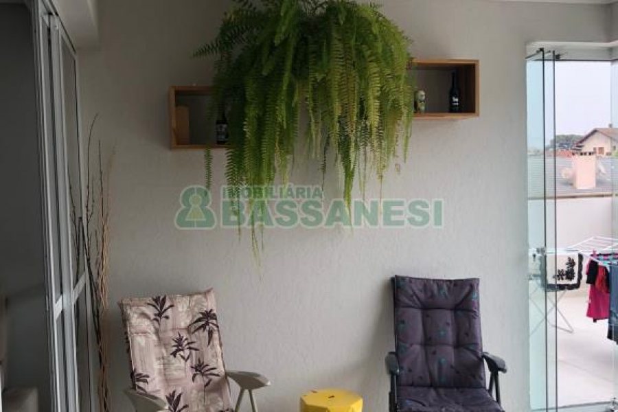 Apto Mobiliado com 90m², 2 dormitórios, 3 vagas, no bairro Charqueadas em Caxias do Sul para Alugar