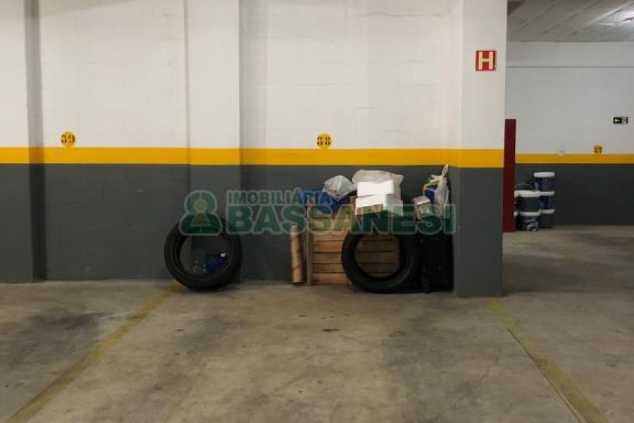 Apto Mobiliado com 90m², 2 dormitórios, 3 vagas, no bairro Charqueadas em Caxias do Sul para Alugar