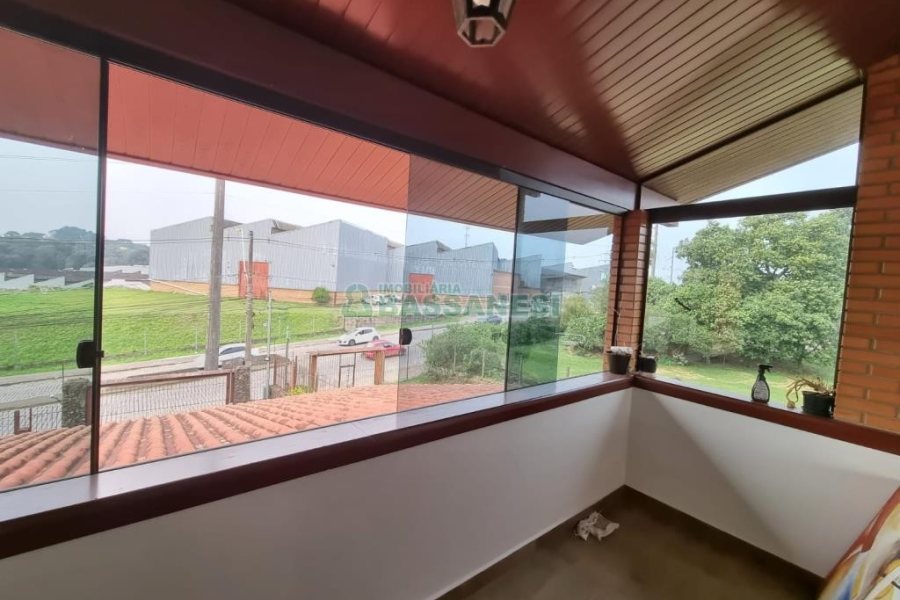 Casa com 317m², 3 dormitórios, 2 vagas, no bairro De Lazzer em Caxias do Sul para Comprar