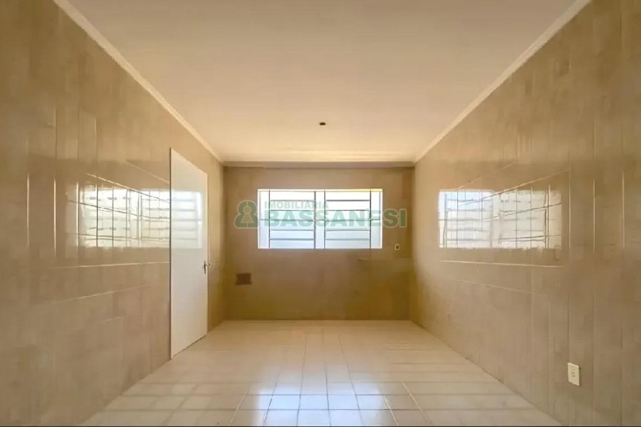 Casa com 300m², 4 dormitórios, 2 vagas, no bairro Universitário em Caxias do Sul para Alugar