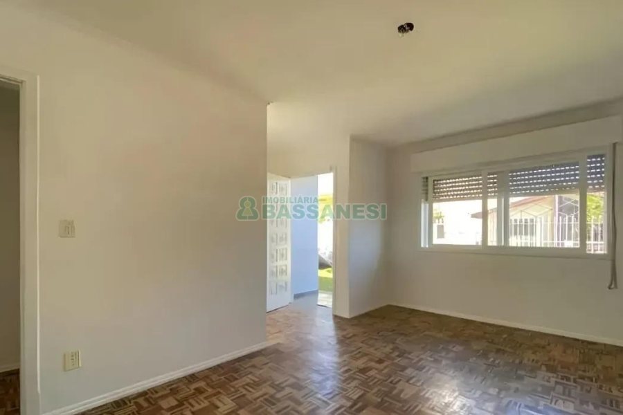 Casa com 300m², 4 dormitórios, 2 vagas, no bairro Universitário em Caxias do Sul para Alugar