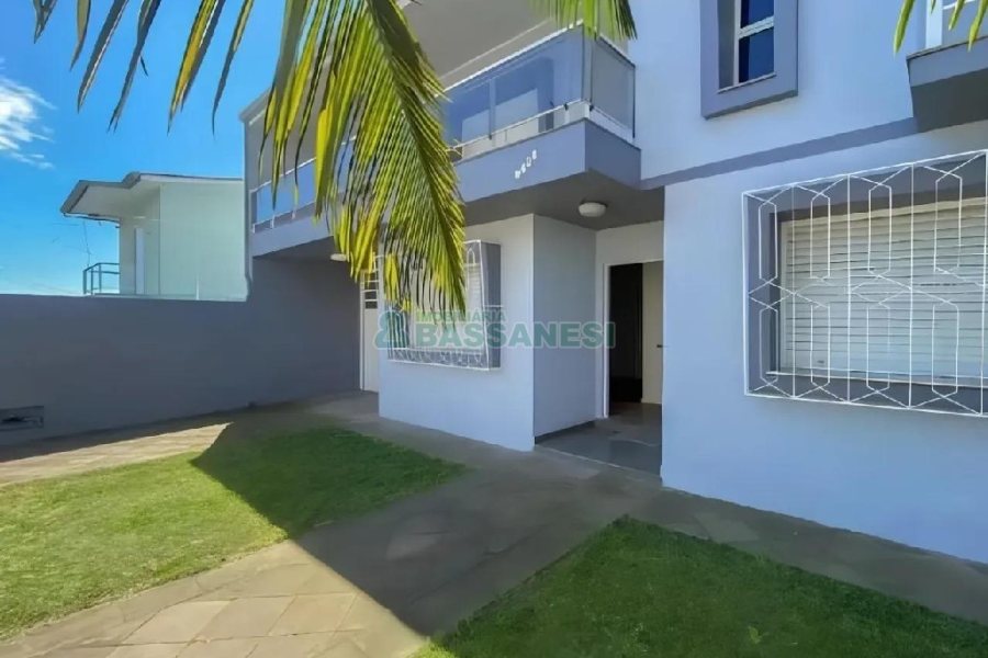 Casa com 300m², 4 dormitórios, 2 vagas, no bairro Universitário em Caxias do Sul para Alugar