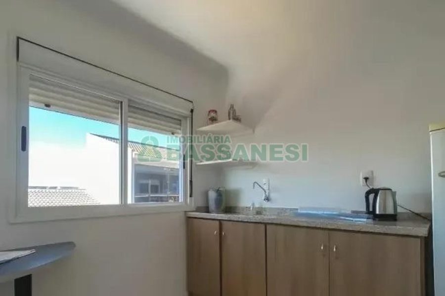 Casa com 300m², 4 dormitórios, 2 vagas, no bairro Universitário em Caxias do Sul para Alugar