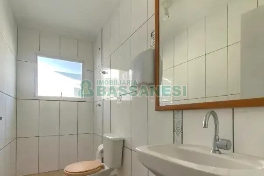 Casa com 300m², 4 dormitórios, 2 vagas, no bairro Universitário em Caxias do Sul para Alugar