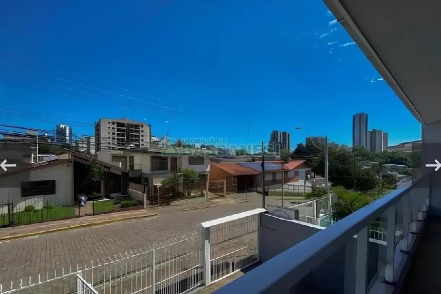 Casa com 300m², 4 dormitórios, 2 vagas, no bairro Universitário em Caxias do Sul para Alugar