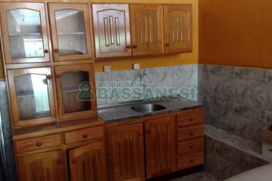 Casa com 228m², 3 dormitórios, 2 vagas, no bairro Panazzolo em Caxias do Sul para Comprar