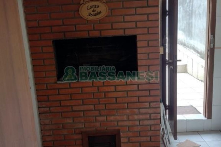 Casa com 228m², 3 dormitórios, 2 vagas, no bairro Panazzolo em Caxias do Sul para Comprar