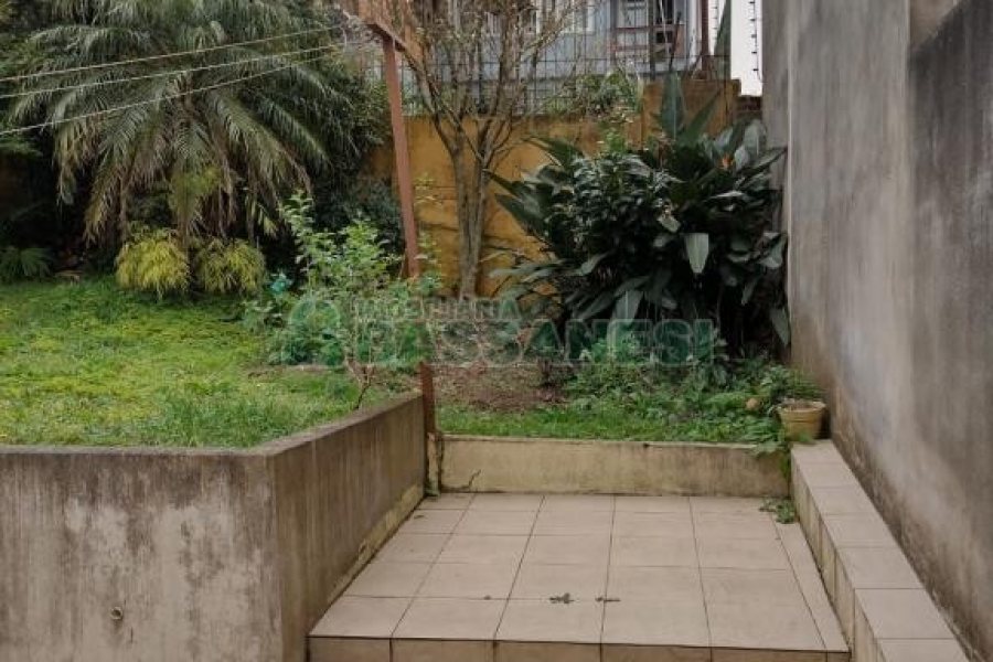Casa com 228m², 3 dormitórios, 2 vagas, no bairro Panazzolo em Caxias do Sul para Comprar