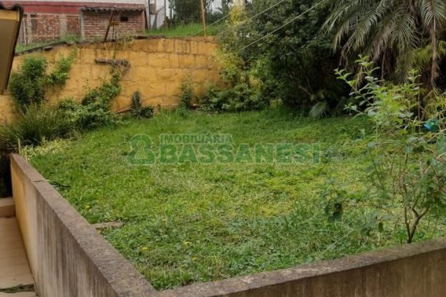 Casa com 228m², 3 dormitórios, 2 vagas, no bairro Panazzolo em Caxias do Sul para Comprar