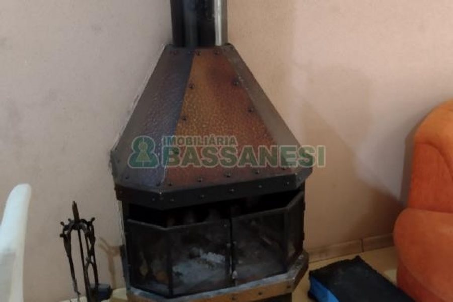 Casa com 228m², 3 dormitórios, 2 vagas, no bairro Panazzolo em Caxias do Sul para Comprar