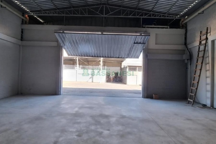 Pavilhão com 300m², no bairro Santa Catarina em Caxias do Sul para Alugar