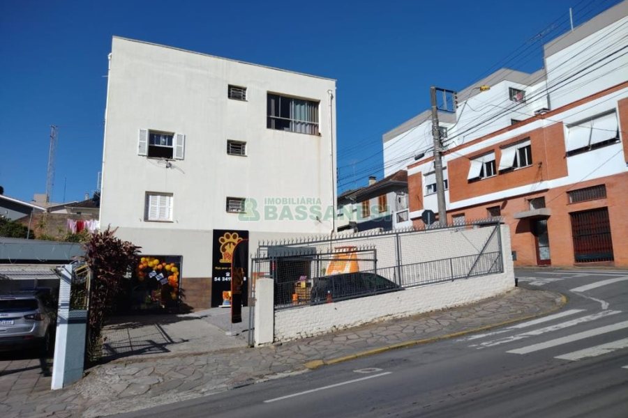 Predio com 313m², 3 dormitórios, 6 vagas, no bairro Rio Branco em Caxias do Sul para Comprar