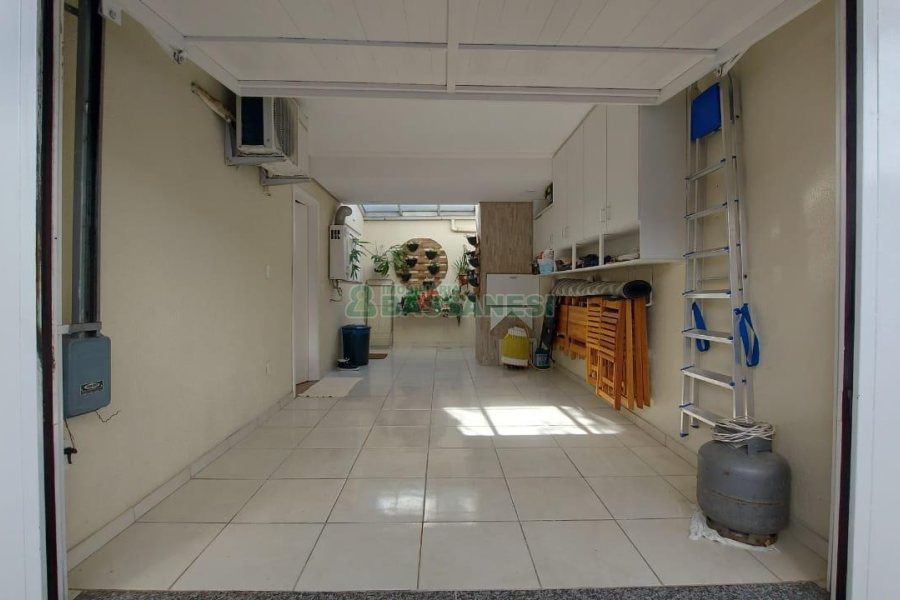 Sobrado com 86m², 3 dormitórios, 2 vagas, no bairro Interlagos em Caxias do Sul para Comprar