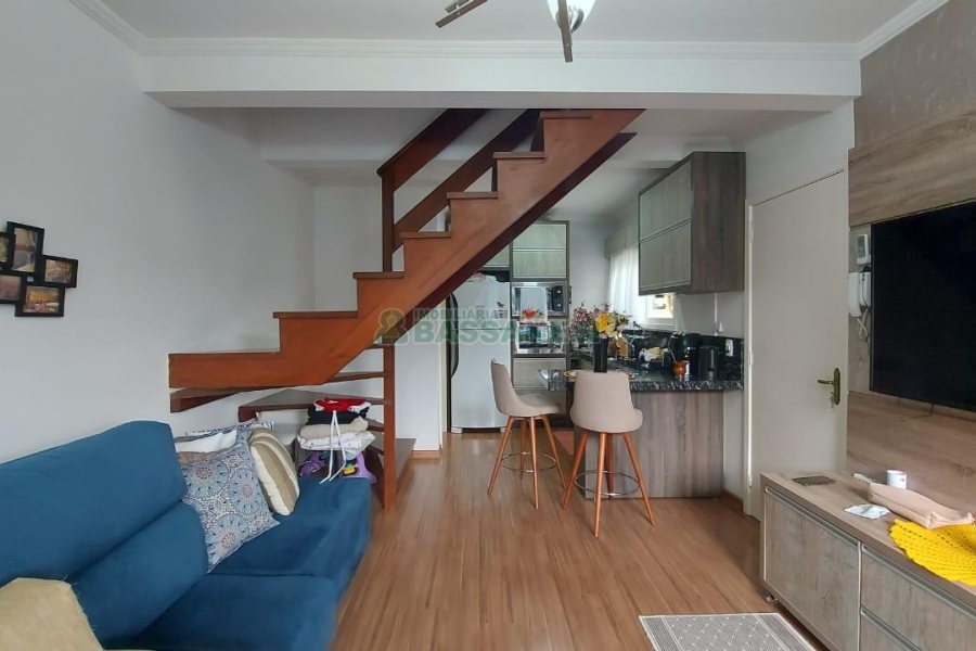 Sobrado com 86m², 3 dormitórios, 2 vagas, no bairro Interlagos em Caxias do Sul para Comprar