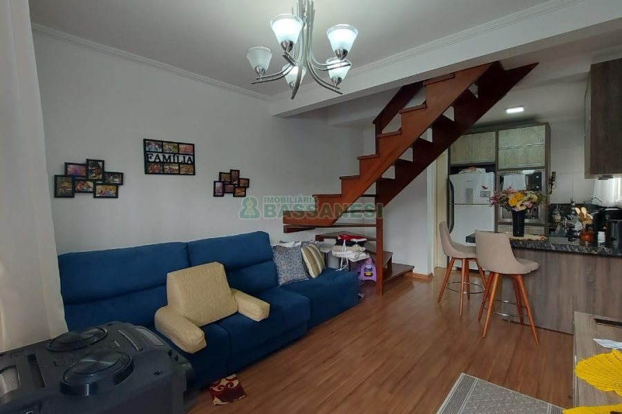 Sobrado com 86m², 3 dormitórios, 2 vagas, no bairro Interlagos em Caxias do Sul para Comprar