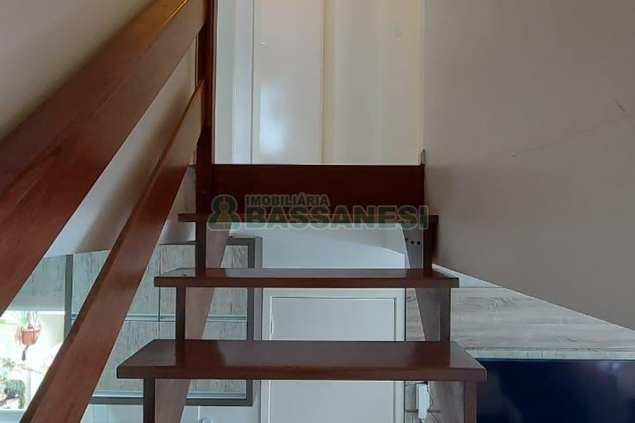 Sobrado com 86m², 3 dormitórios, 2 vagas, no bairro Interlagos em Caxias do Sul para Comprar