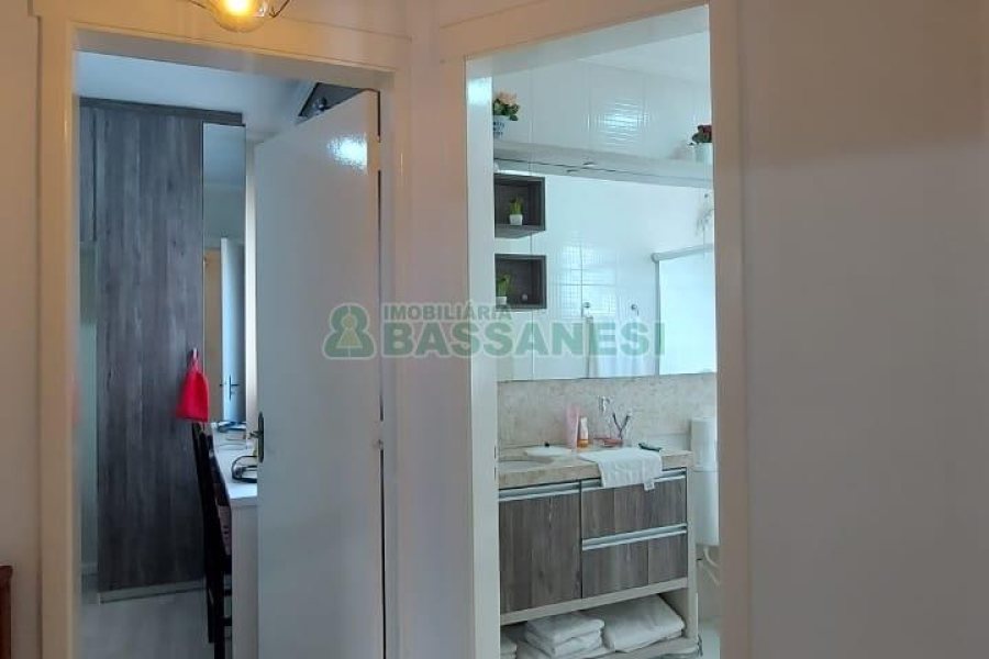 Sobrado com 86m², 3 dormitórios, 2 vagas, no bairro Interlagos em Caxias do Sul para Comprar