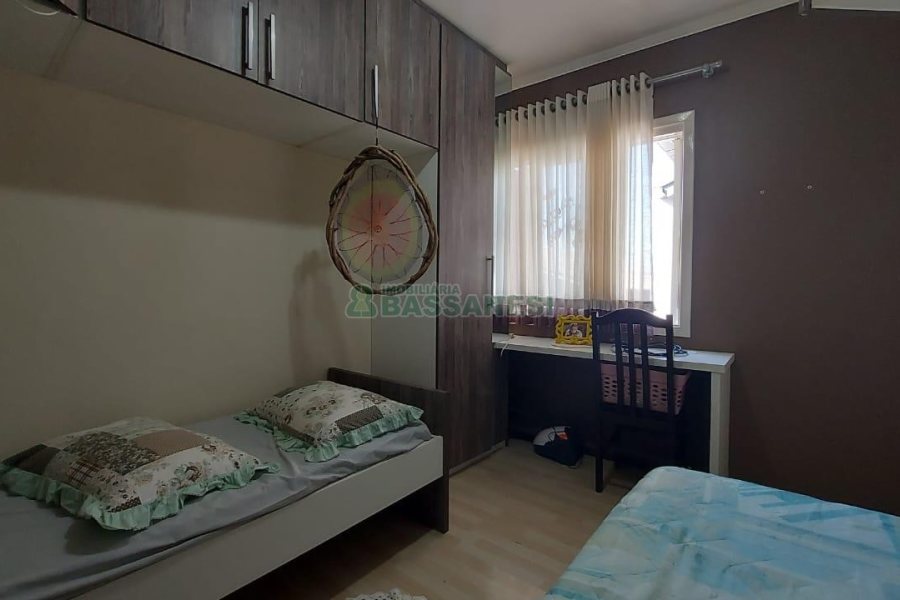 Sobrado com 86m², 3 dormitórios, 2 vagas, no bairro Interlagos em Caxias do Sul para Comprar