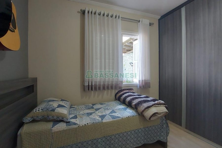 Sobrado com 86m², 3 dormitórios, 2 vagas, no bairro Interlagos em Caxias do Sul para Comprar