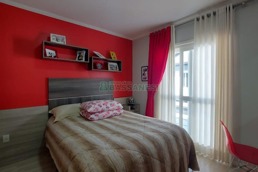 Sobrado com 86m², 3 dormitórios, 2 vagas, no bairro Interlagos em Caxias do Sul para Comprar