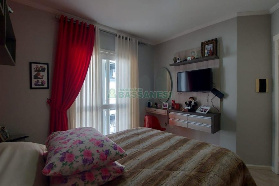 Sobrado com 86m², 3 dormitórios, 2 vagas, no bairro Interlagos em Caxias do Sul para Comprar