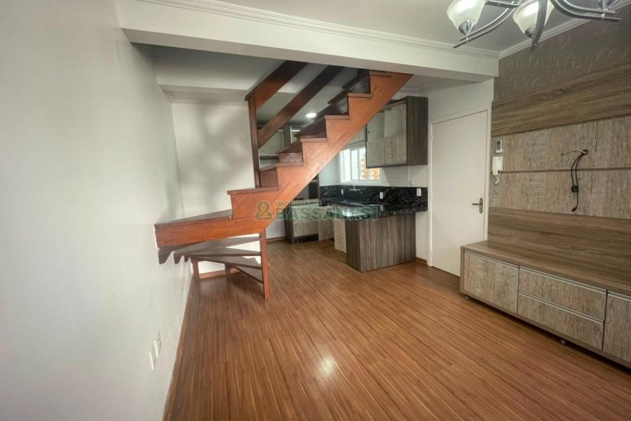 Sobrado com 86m², 3 dormitórios, 2 vagas, no bairro Interlagos em Caxias do Sul para Comprar