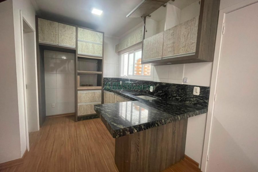 Sobrado com 86m², 3 dormitórios, 2 vagas, no bairro Interlagos em Caxias do Sul para Comprar