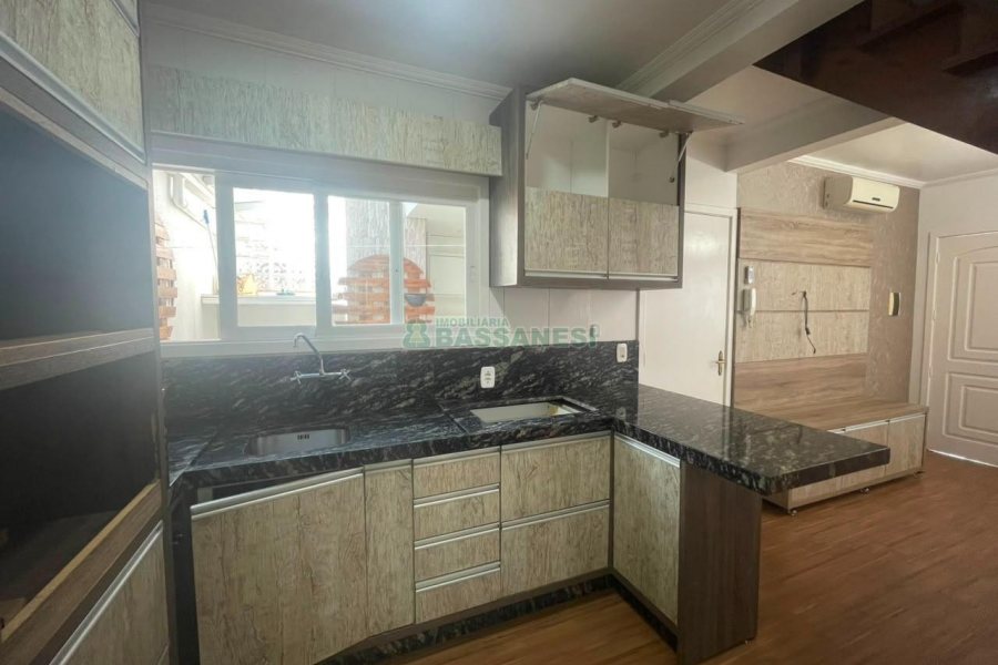 Sobrado com 86m², 3 dormitórios, 2 vagas, no bairro Interlagos em Caxias do Sul para Comprar