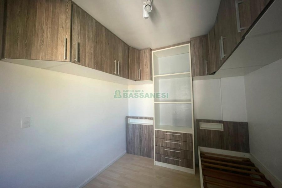 Sobrado com 86m², 3 dormitórios, 2 vagas, no bairro Interlagos em Caxias do Sul para Comprar