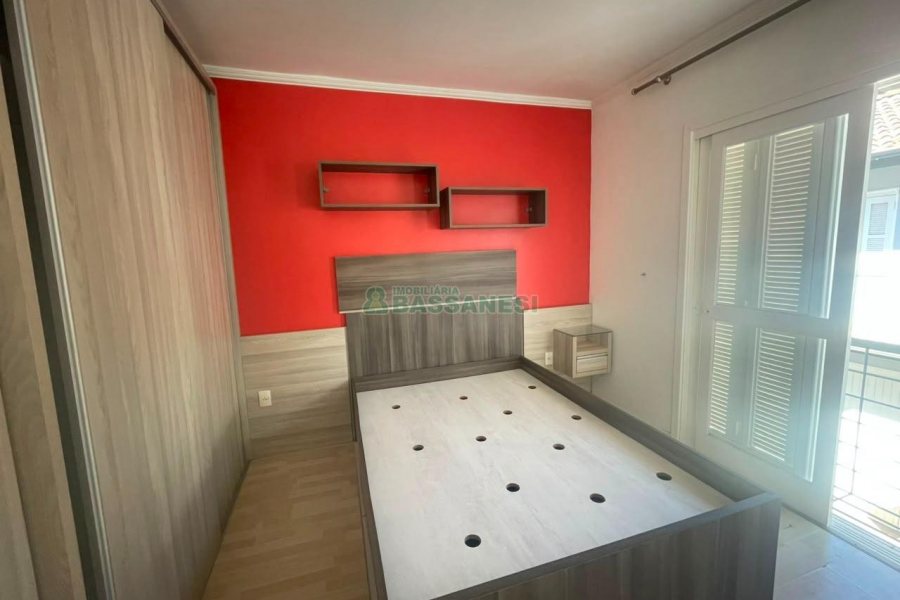Sobrado com 86m², 3 dormitórios, 2 vagas, no bairro Interlagos em Caxias do Sul para Comprar