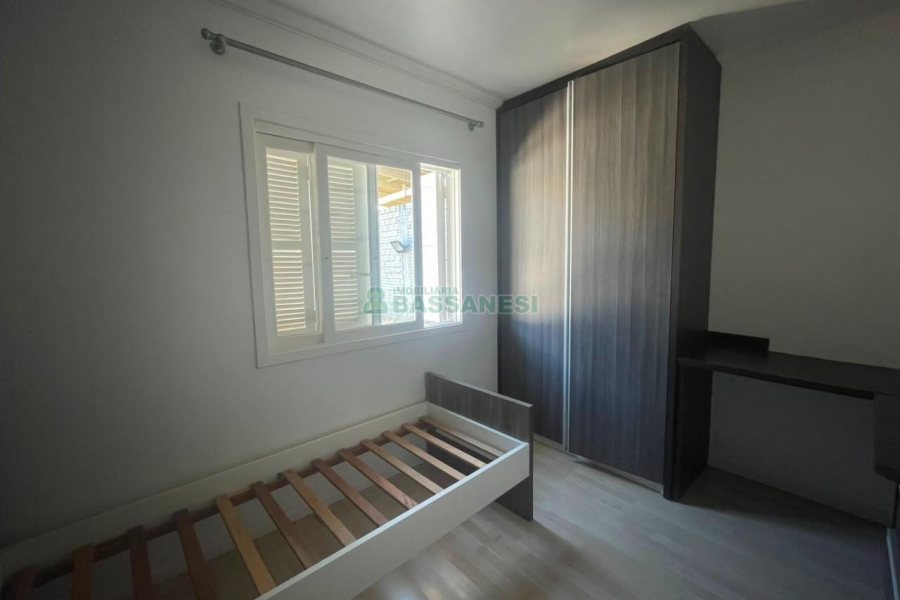 Sobrado com 86m², 3 dormitórios, 2 vagas, no bairro Interlagos em Caxias do Sul para Comprar