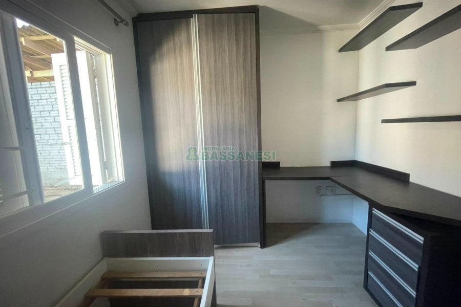 Sobrado com 86m², 3 dormitórios, 2 vagas, no bairro Interlagos em Caxias do Sul para Comprar