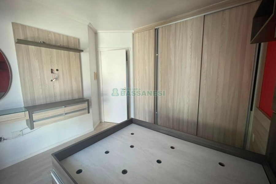 Sobrado com 86m², 3 dormitórios, 2 vagas, no bairro Interlagos em Caxias do Sul para Comprar