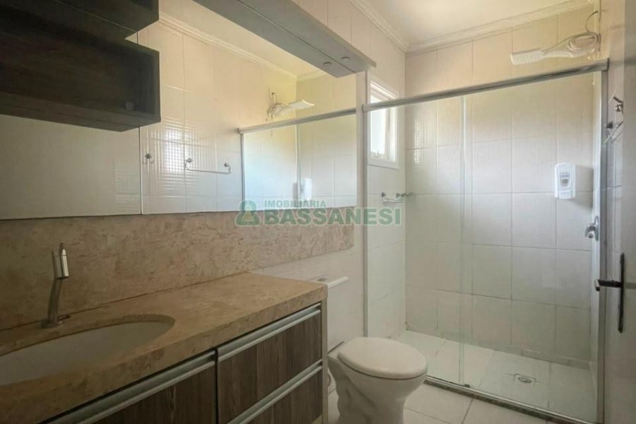 Sobrado com 86m², 3 dormitórios, 2 vagas, no bairro Interlagos em Caxias do Sul para Comprar
