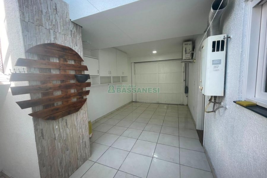 Sobrado com 86m², 3 dormitórios, 2 vagas, no bairro Interlagos em Caxias do Sul para Comprar