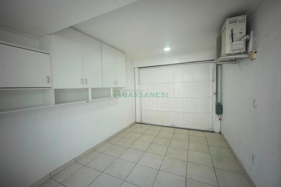 Sobrado com 86m², 3 dormitórios, 2 vagas, no bairro Interlagos em Caxias do Sul para Comprar